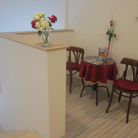 Feher Hajo Panzio Es Vendeglo Gyor Ngoại thất bức ảnh