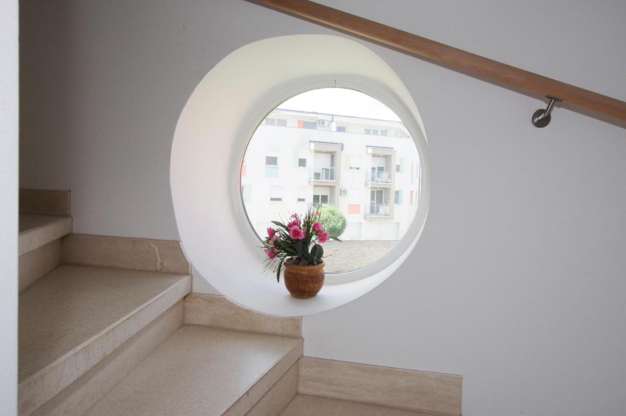 Feher Hajo Panzio Es Vendeglo Gyor Ngoại thất bức ảnh