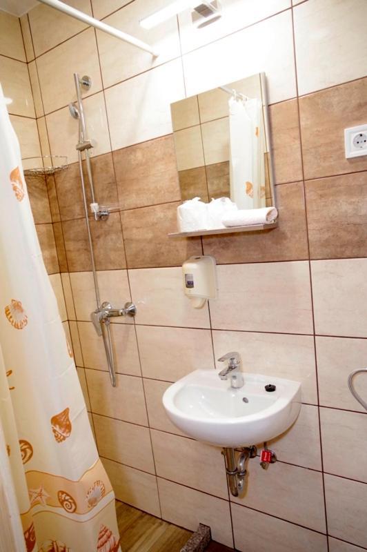 Feher Hajo Panzio Es Vendeglo Gyor Ngoại thất bức ảnh