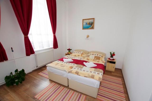 Feher Hajo Panzio Es Vendeglo Gyor Ngoại thất bức ảnh