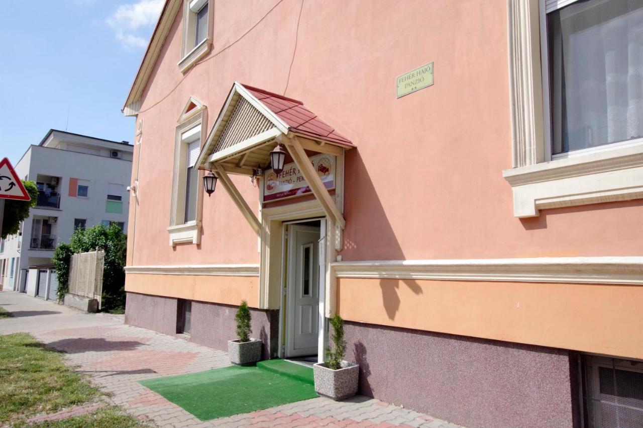 Feher Hajo Panzio Es Vendeglo Gyor Ngoại thất bức ảnh