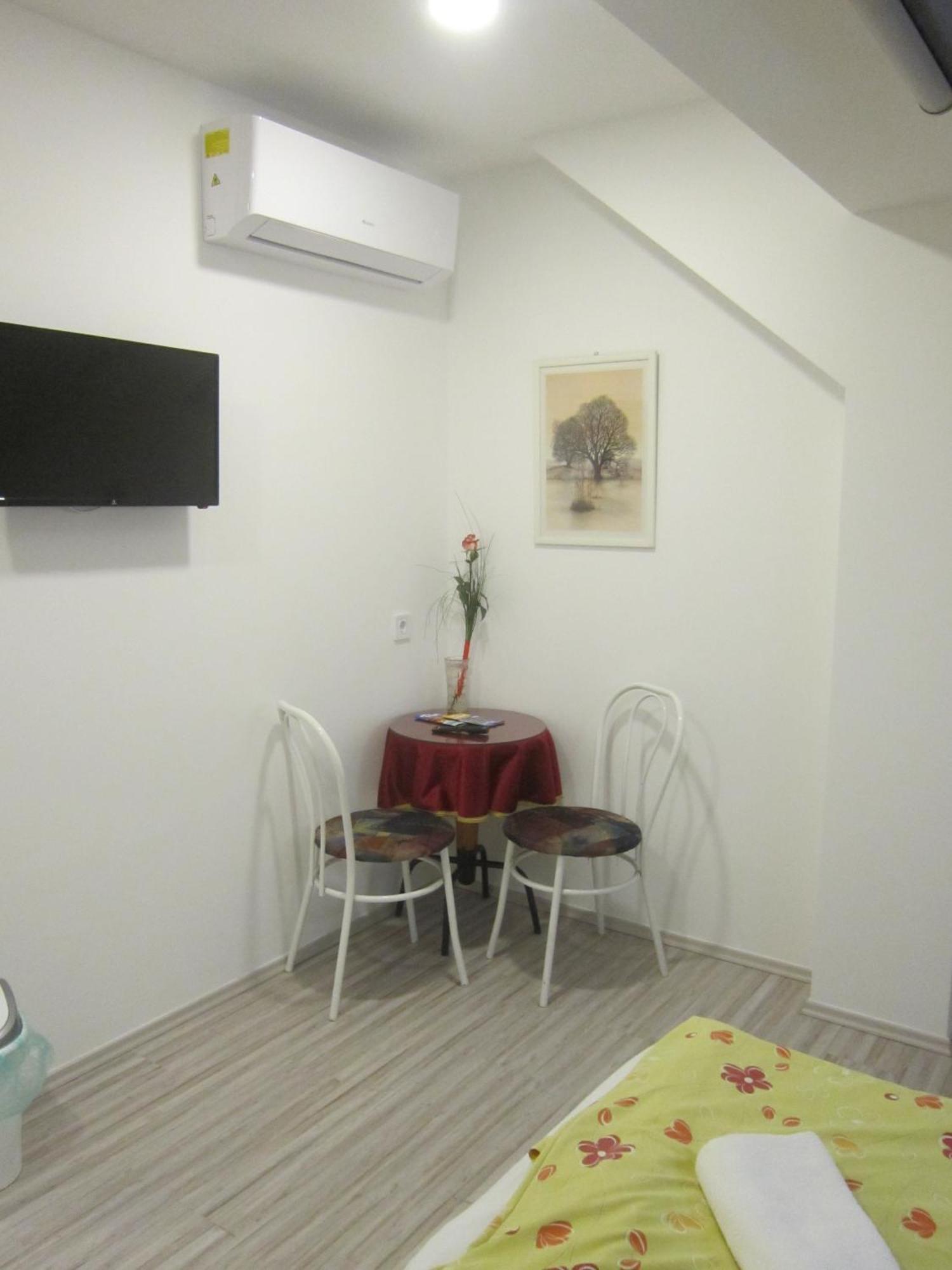 Feher Hajo Panzio Es Vendeglo Gyor Ngoại thất bức ảnh