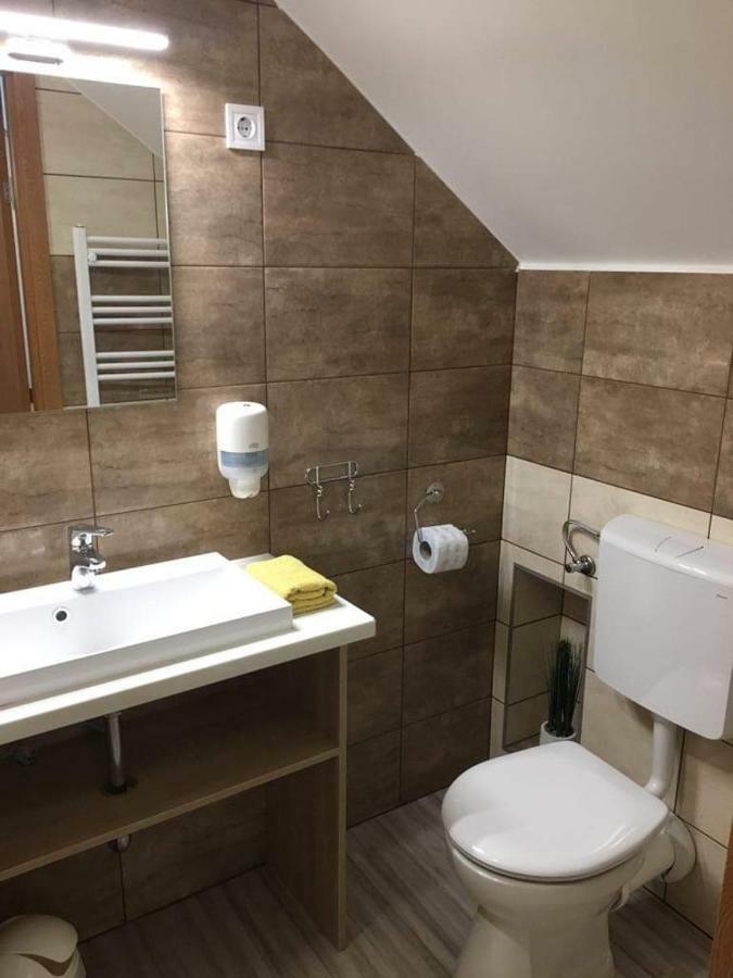 Feher Hajo Panzio Es Vendeglo Gyor Ngoại thất bức ảnh